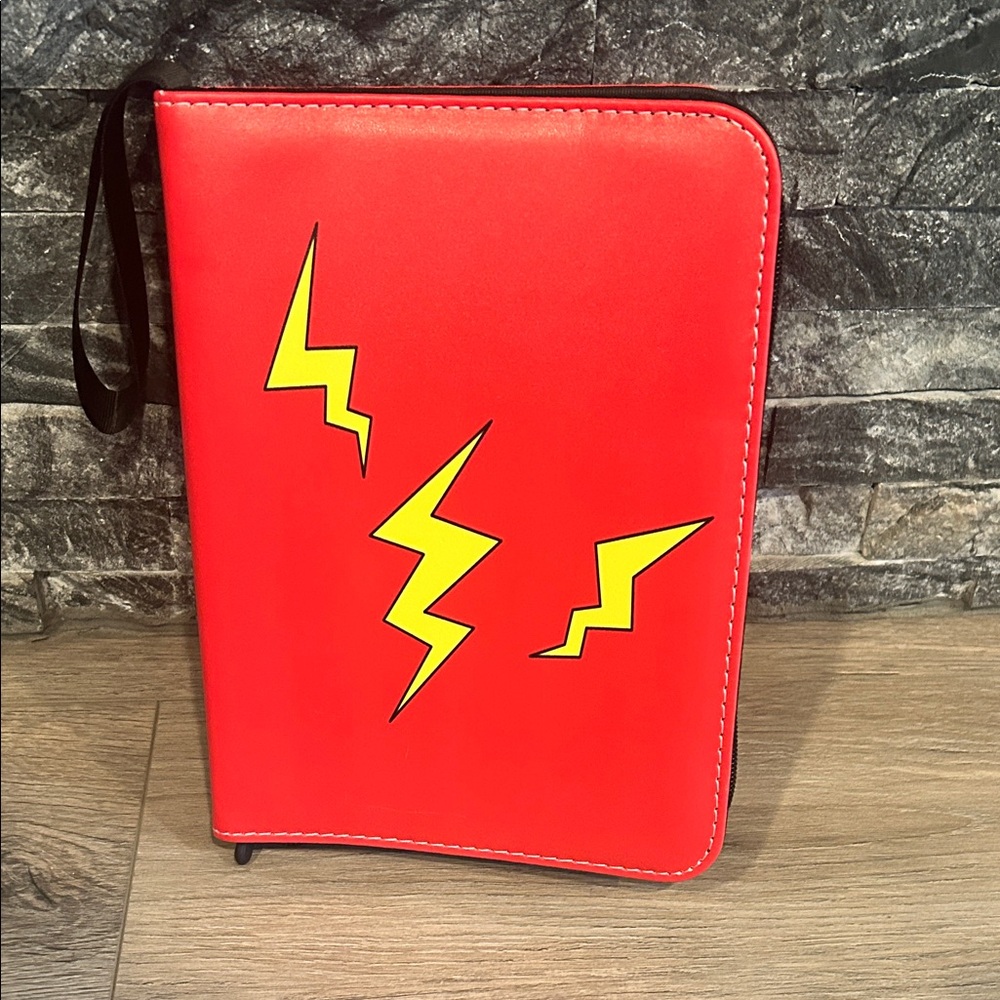 Red Wristlet Trading Card Binder/Organizer 50 pages holds 400 cards